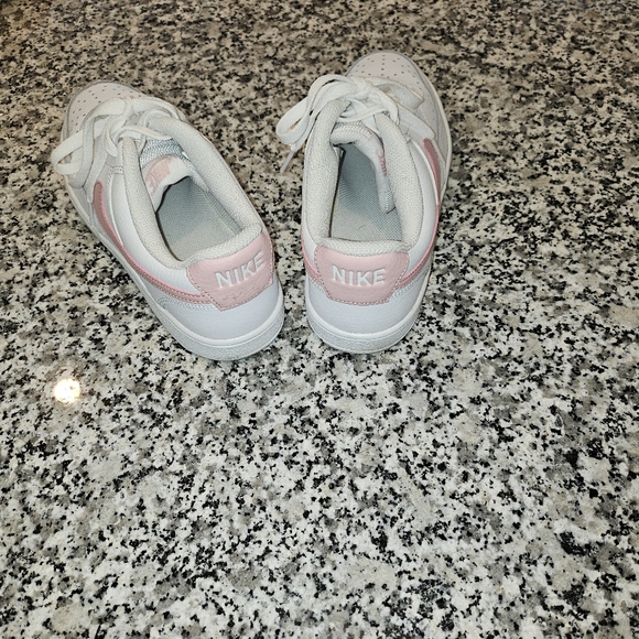 Nike Vision Low Tops - Picture 4 of 4